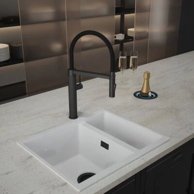 Quilt Diamond Carved Tube Spray Tap in Black